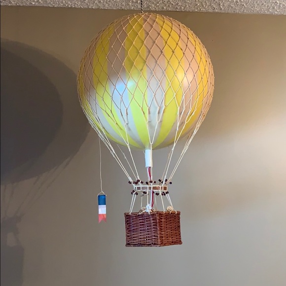 Hot air balloon replica in excellent condition! - Picture 2 of 9